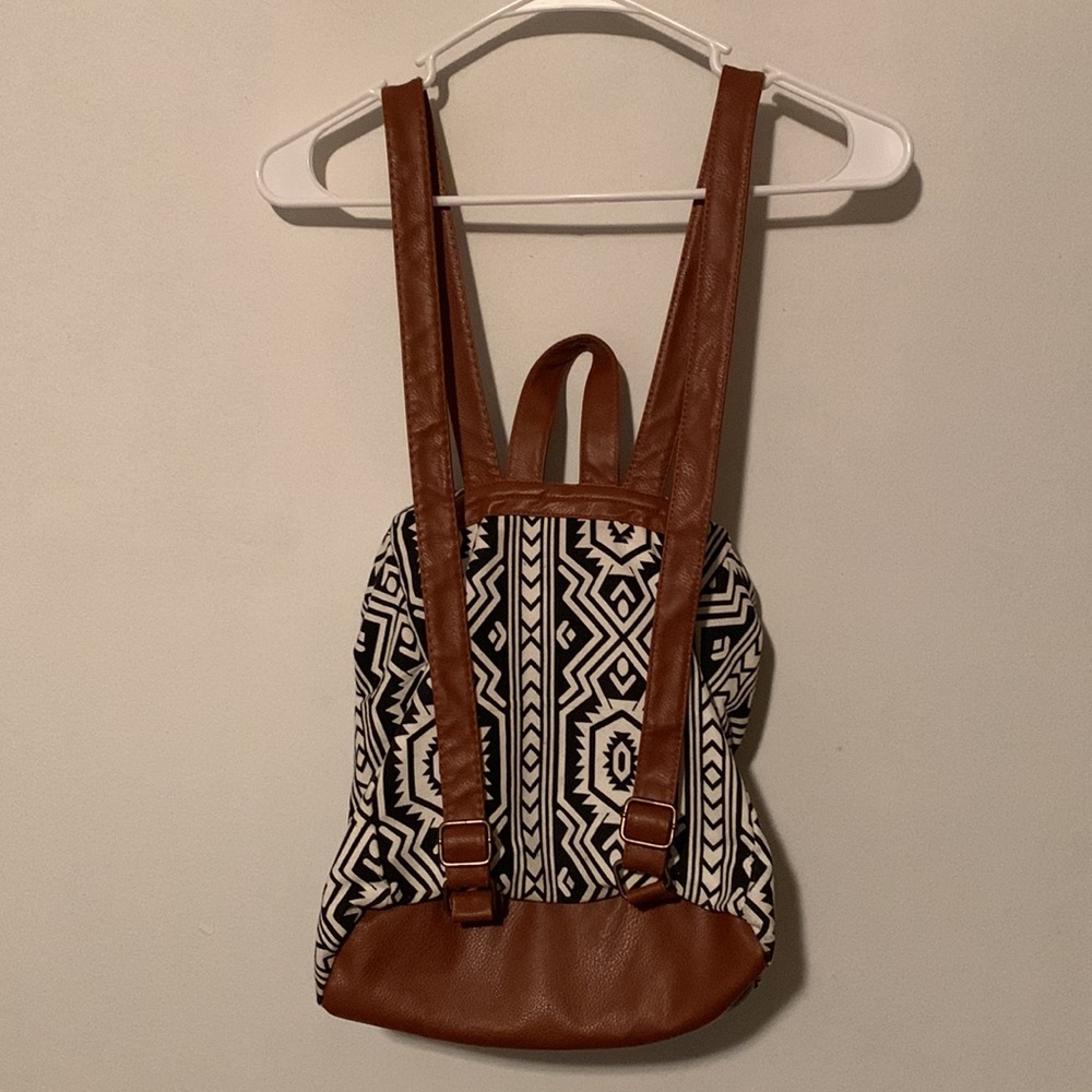 Tribal Print Drawstring Backpack - Picture 2 of 9